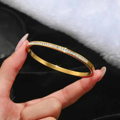 Elegant stainless steel 18K Gold Plated bracelet