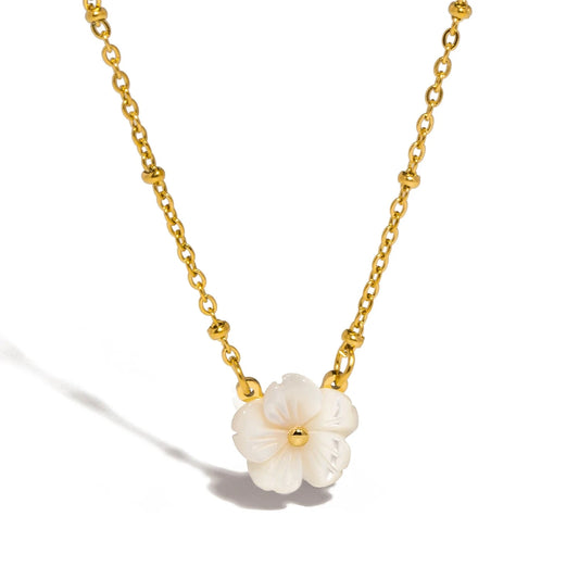 Elegant Flower Shell Necklace